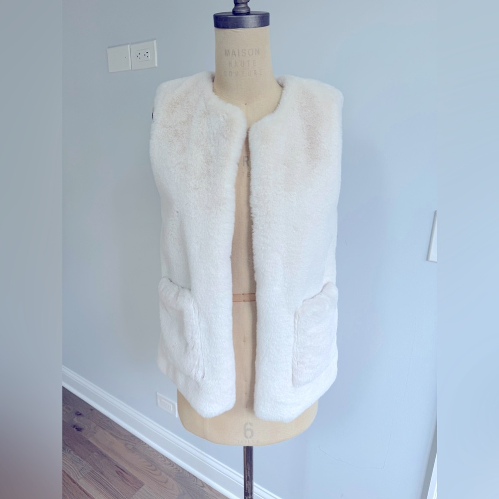 Zara girls faux fur vest size 13/14 y old